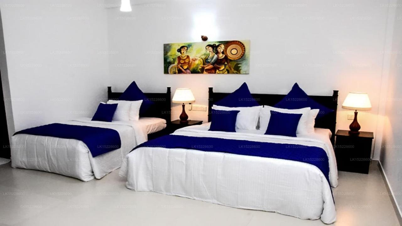 Blue Spring Hotel Wadduwa Esterno foto
