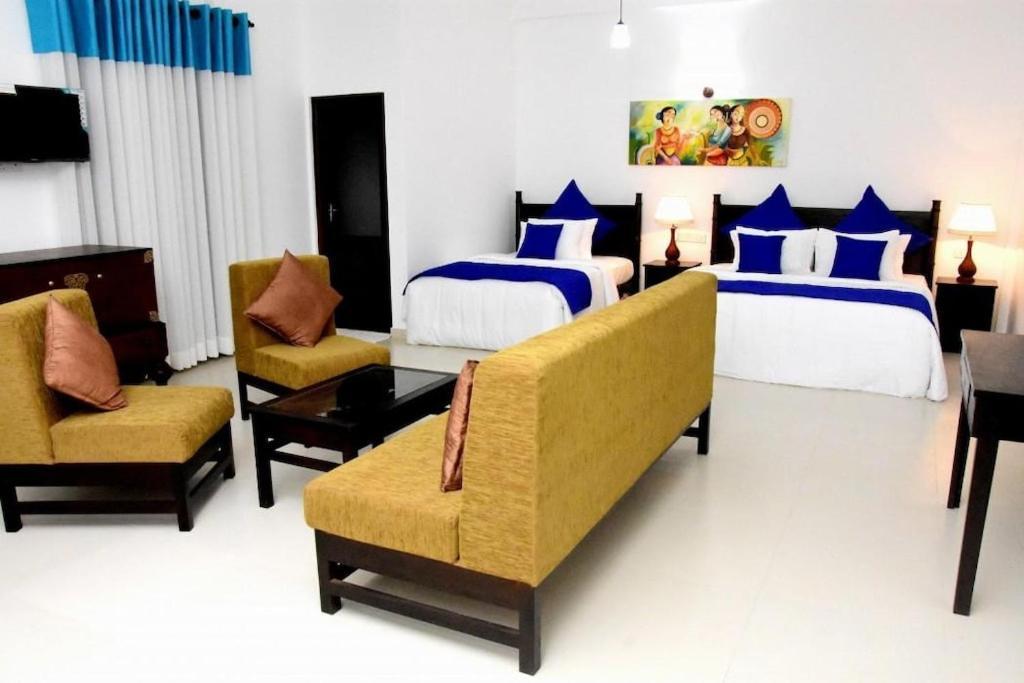 Blue Spring Hotel Wadduwa Esterno foto
