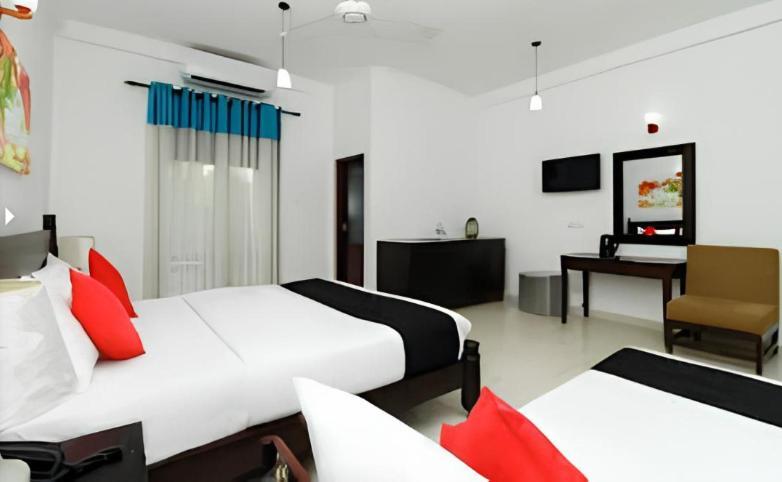 Blue Spring Hotel Wadduwa Esterno foto