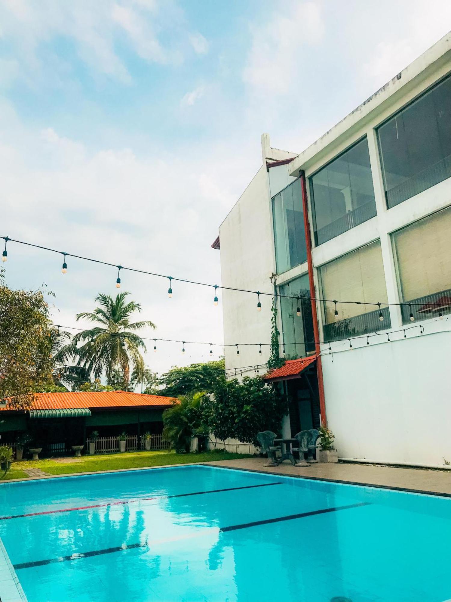 Blue Spring Hotel Wadduwa Esterno foto