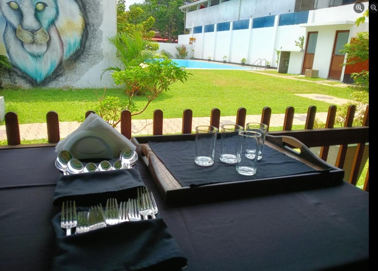 Blue Spring Hotel Wadduwa Esterno foto